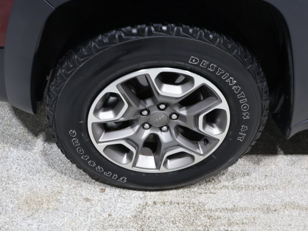 Used 2021 Jeep Cherokee Trailhawk image 8