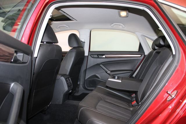 Used 2020 Volkswagen Passat 2.0T SEL FWD image 10