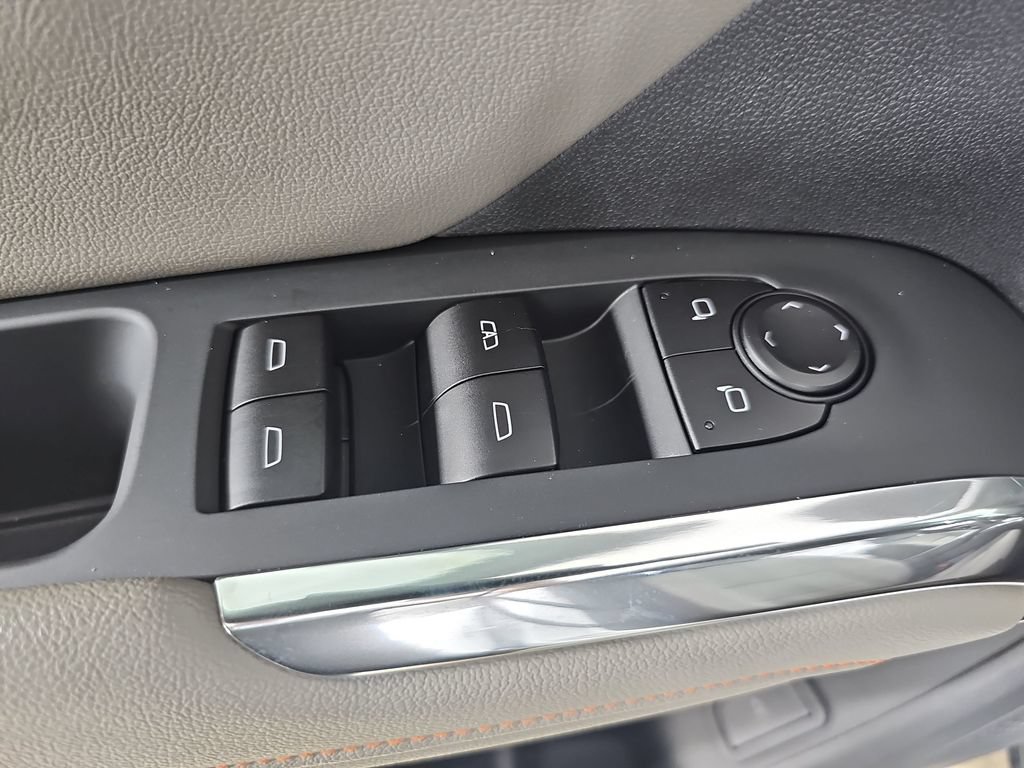 Used 2025 Chevrolet Traverse LT FWD image 35