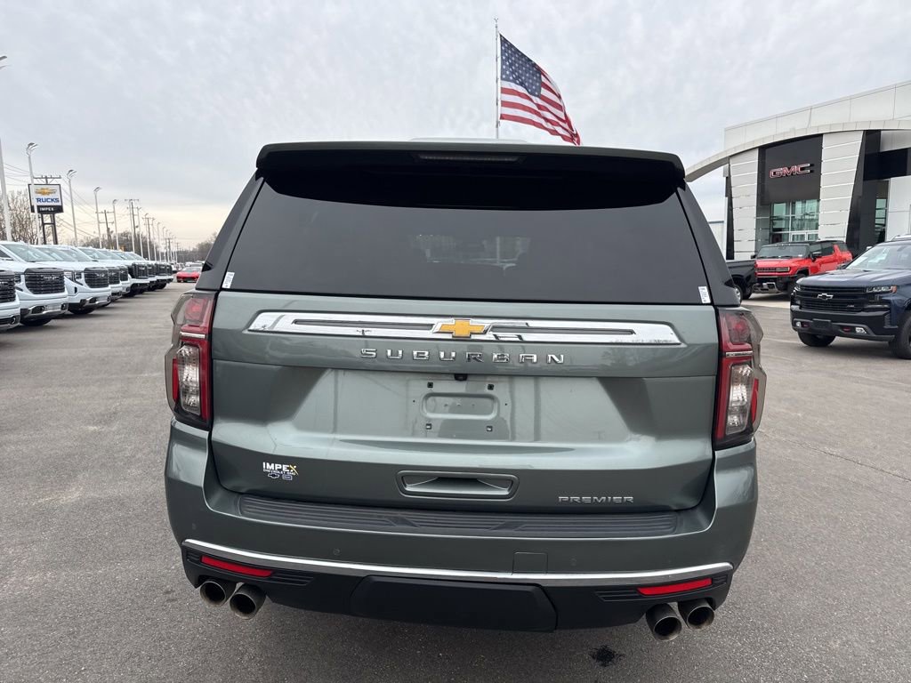 Used 2023 Chevrolet Suburban Premier image 4
