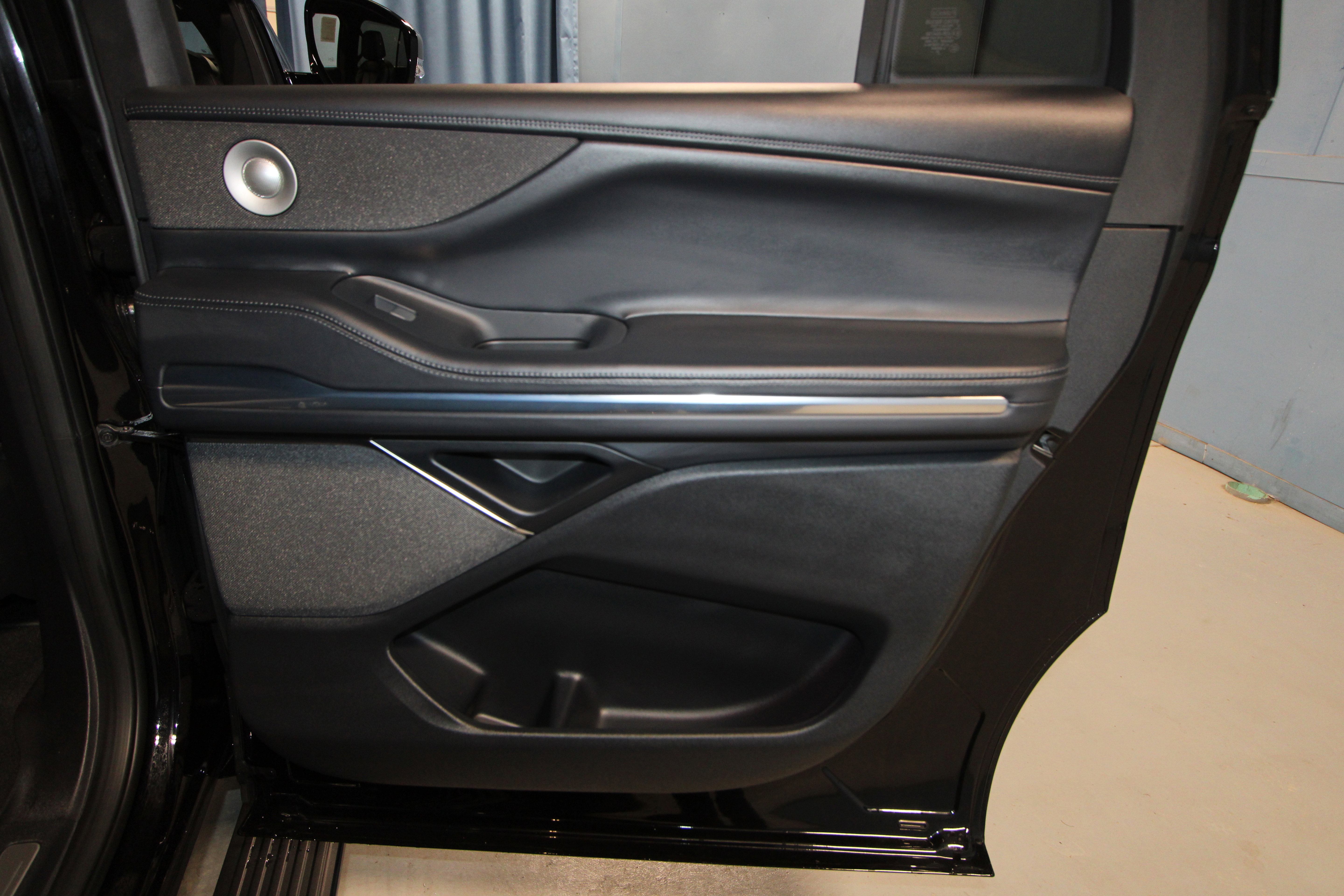 New 2026 Lincoln Navigator L Reserve w/ Jet Appearance Package image 23