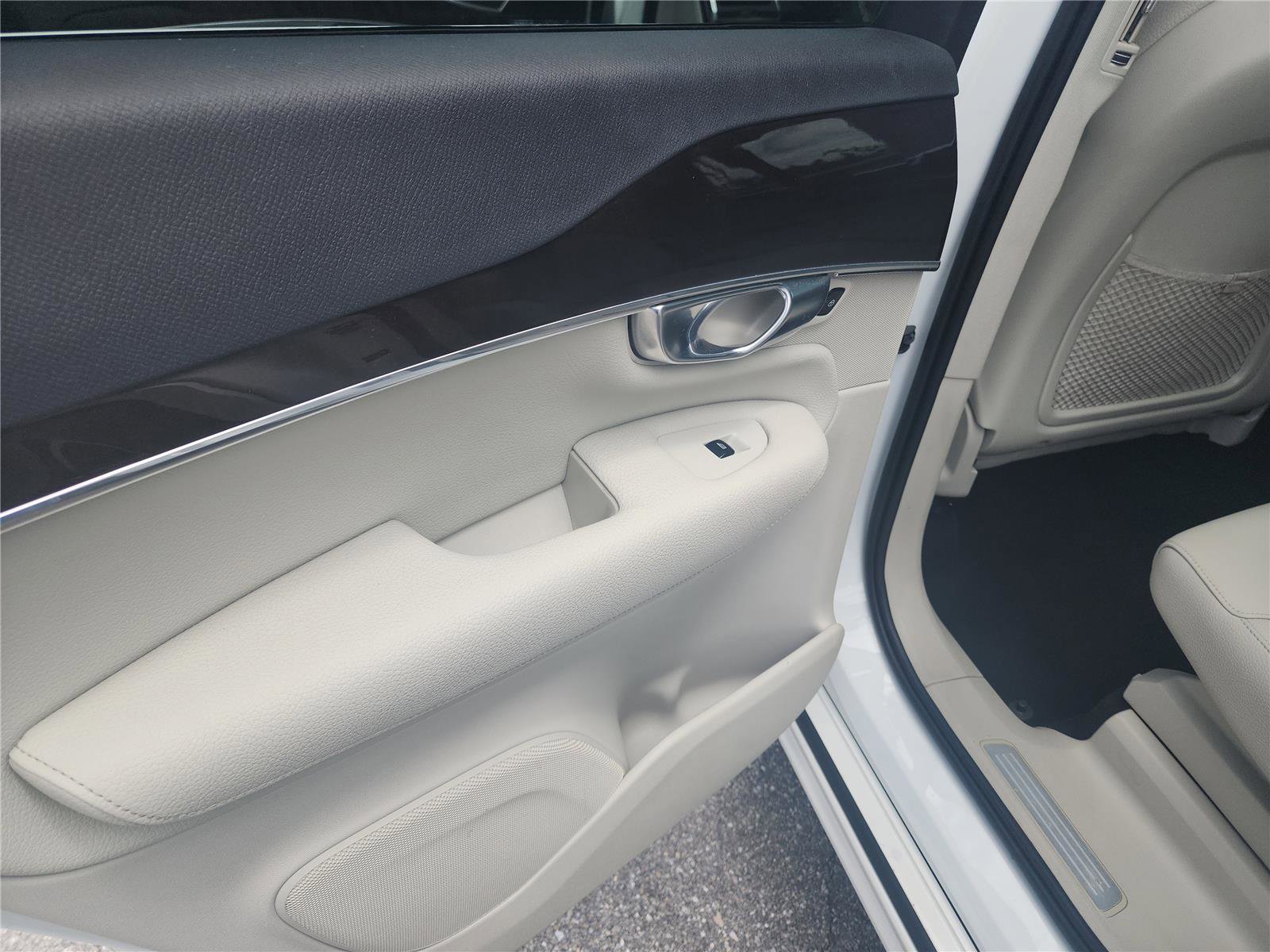 Used 2019 Volvo XC90 T5 Momentum image 19