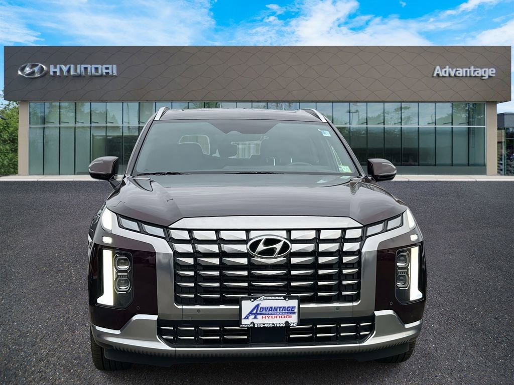 Used 2023 Hyundai Palisade Calligraphy image 2