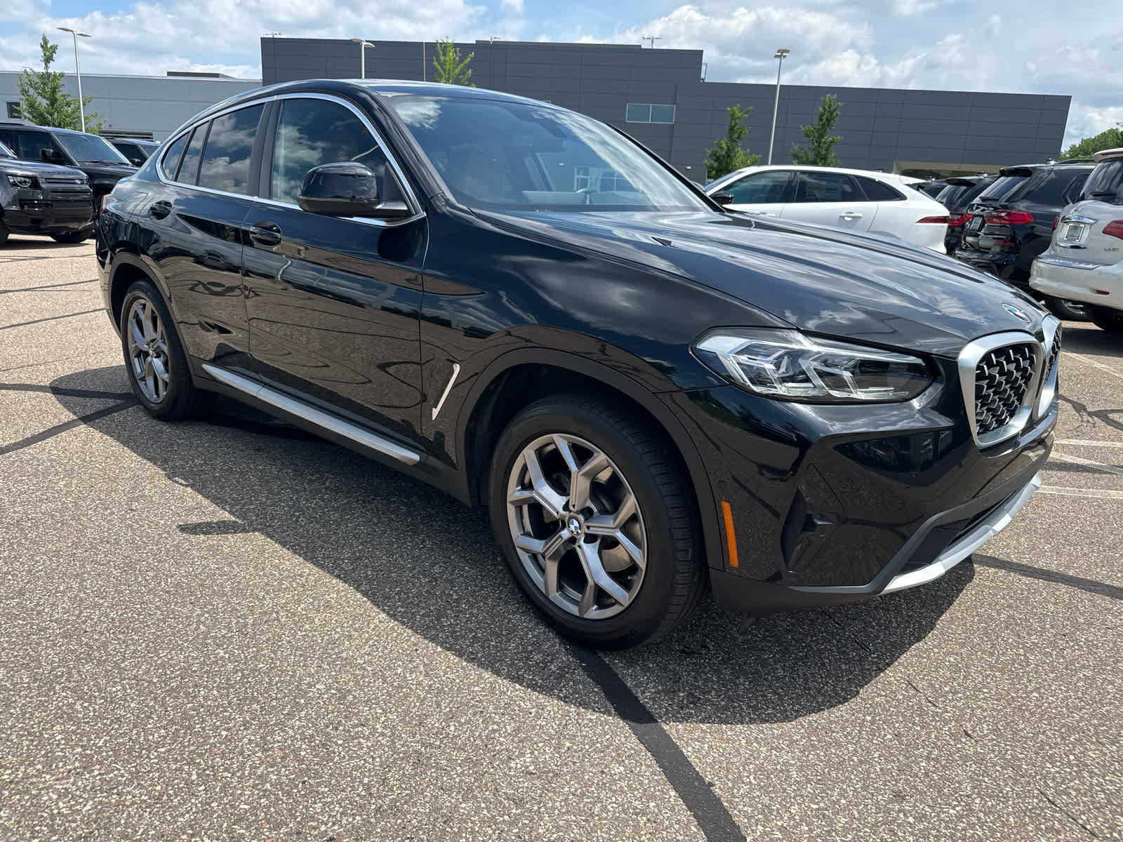Used 2024 BMW X4 xDrive30i w/ Premium Package AWD/4WD image 5