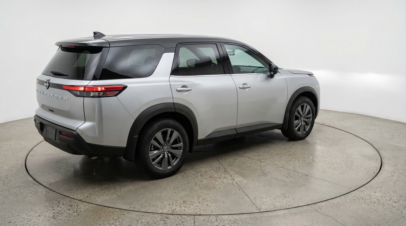 Used 2025 Nissan Pathfinder SV image 9