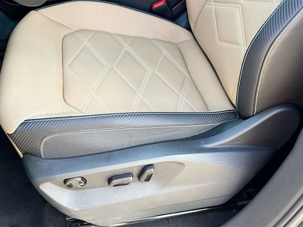 Used 2024 Volkswagen Atlas Cross Sport SE image 23