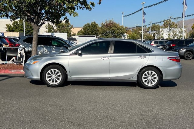 Used 2016 Toyota Camry LE FWD image 7