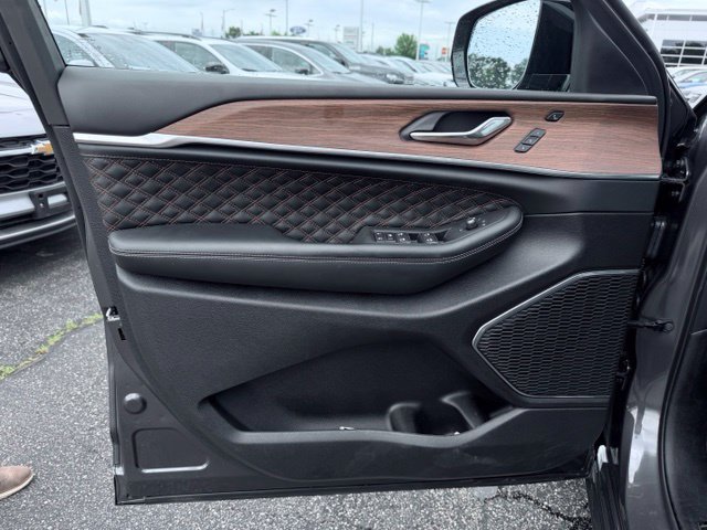 Certified 2025 Jeep Grand Cherokee Summit AWD/4WD image 14