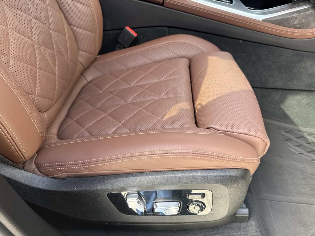 Used 2023 BMW X7 xDrive40i w/ Parking Assistance Package image 17