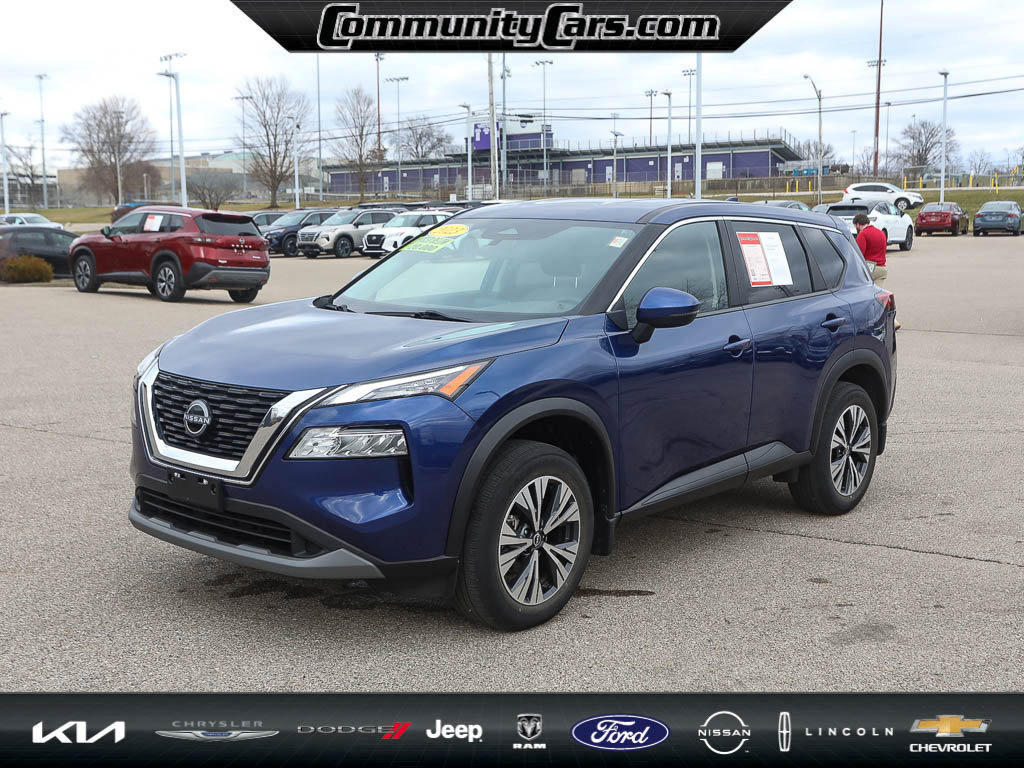 Used 2023 Nissan Rogue SV image 2