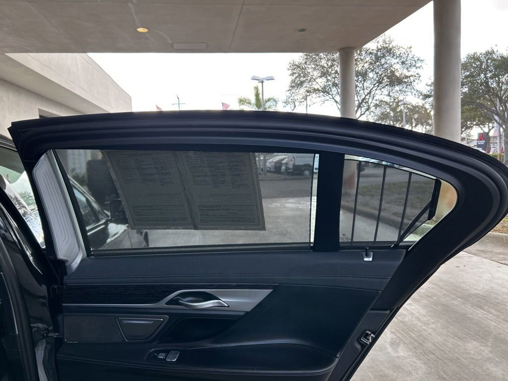 Used 2022 BMW 740i xDrive w/ M Sport Package image 33