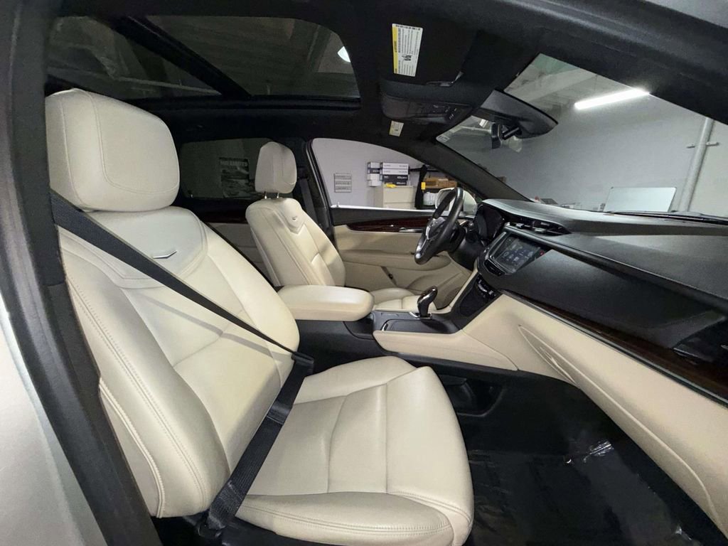 Used 2017 Cadillac XT5 Luxury w/ Driver Awareness Package image 13