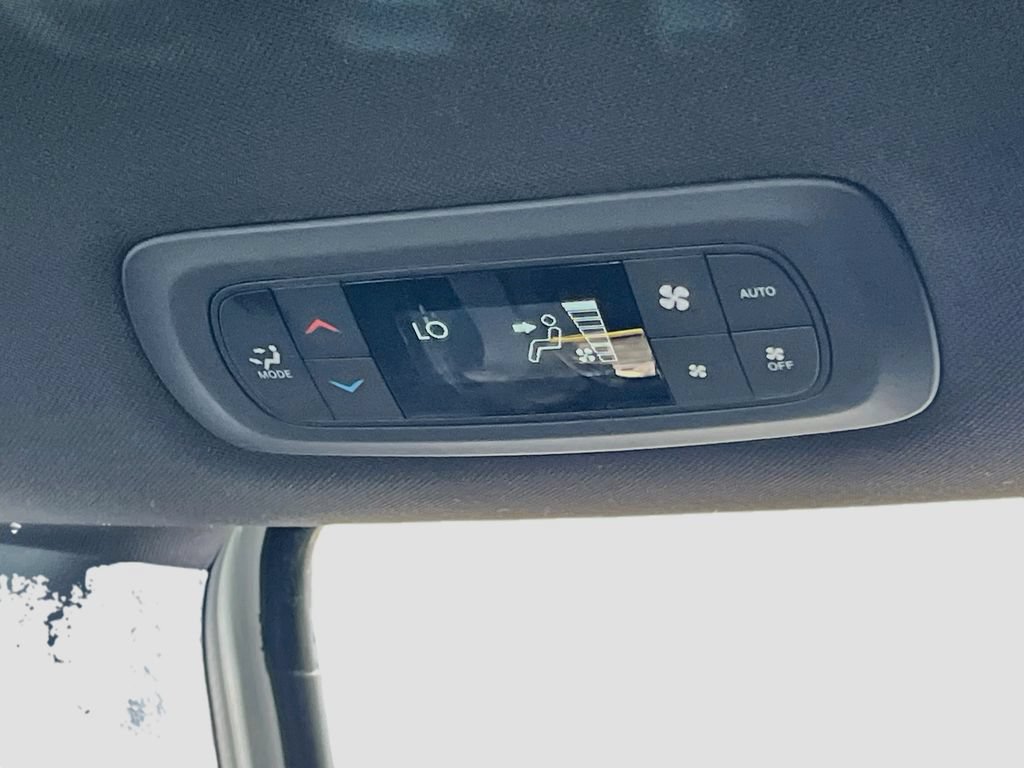 Used 2026 Chrysler Pacifica Select FWD image 24