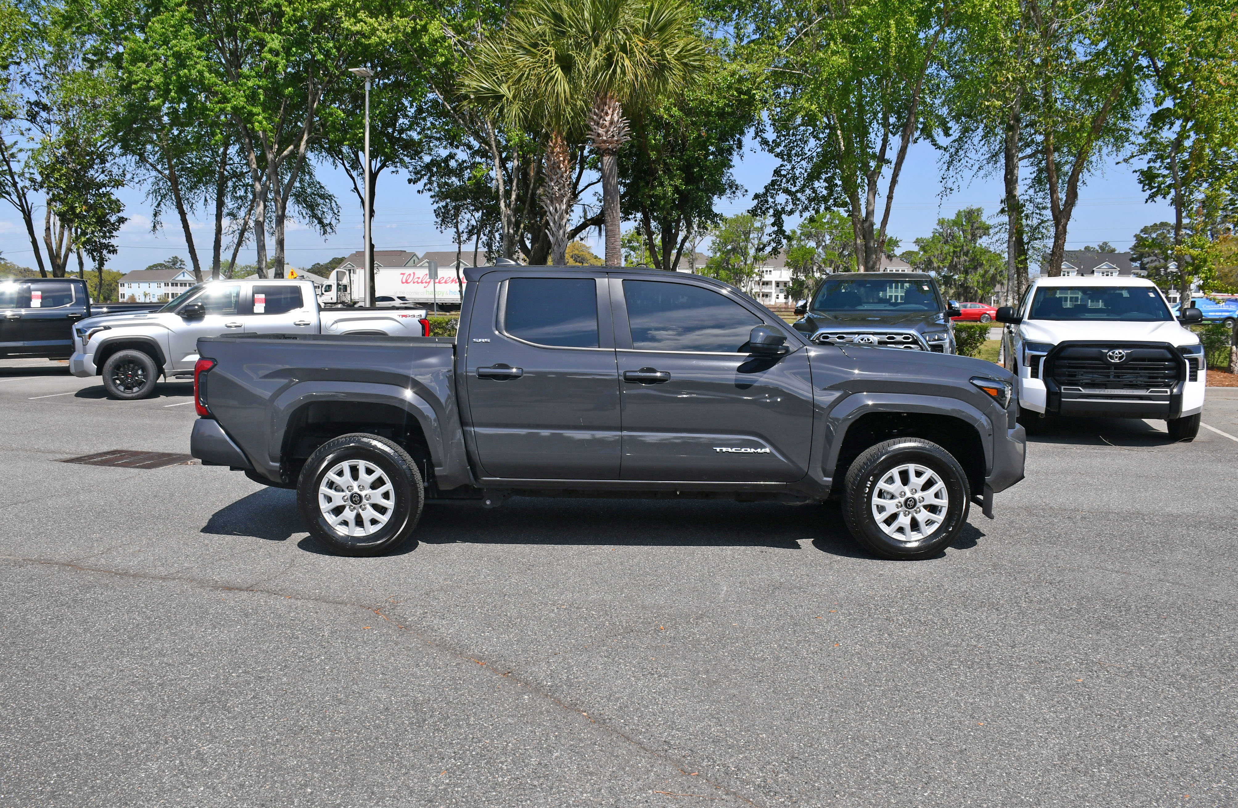 Used 2025 Toyota Tacoma SR5 AWD/4WD image 2