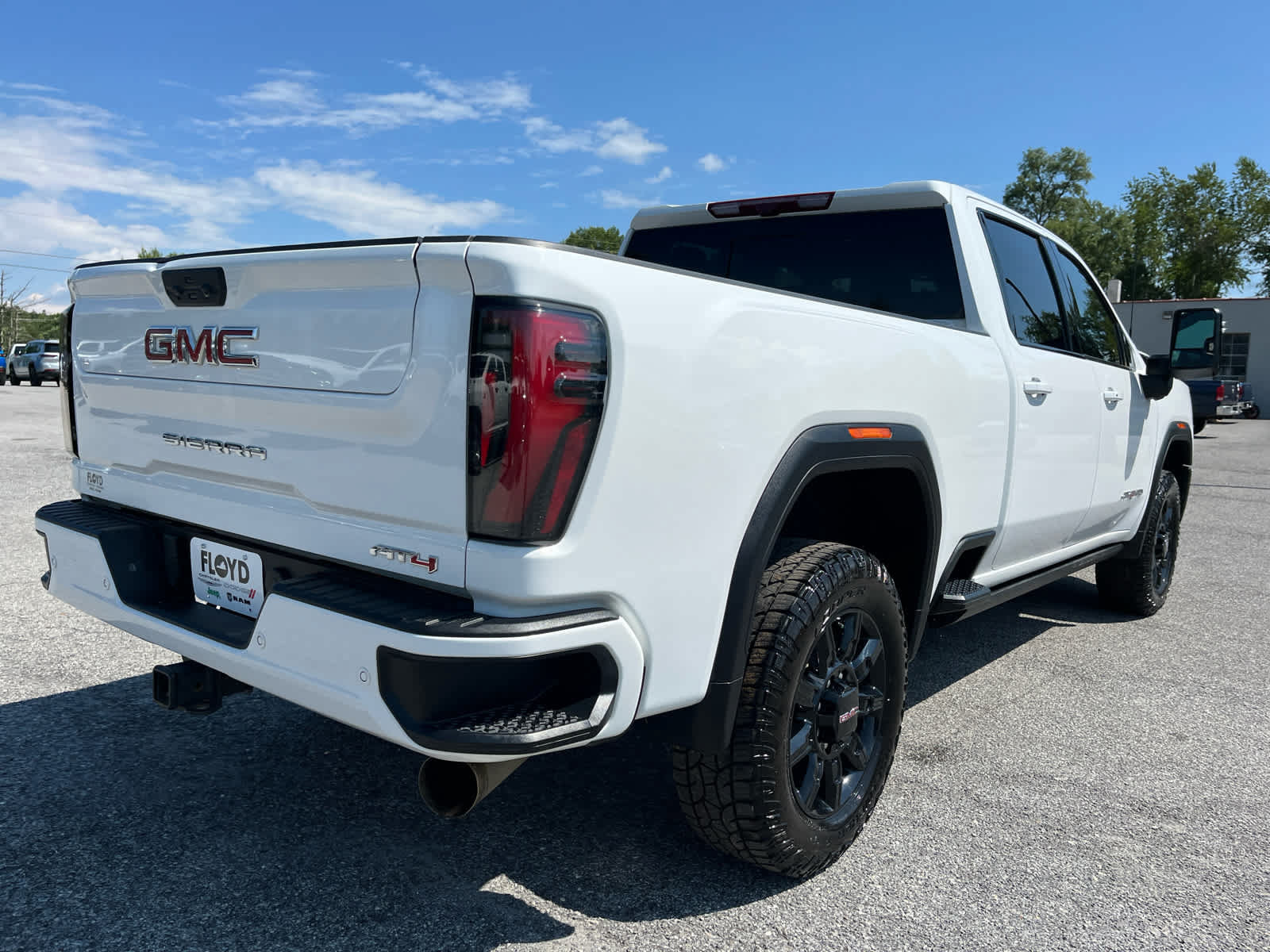 Used 2025 GMC Sierra 2500 AT4 w/ AT4 Premium Plus Package AWD/4WD image 3