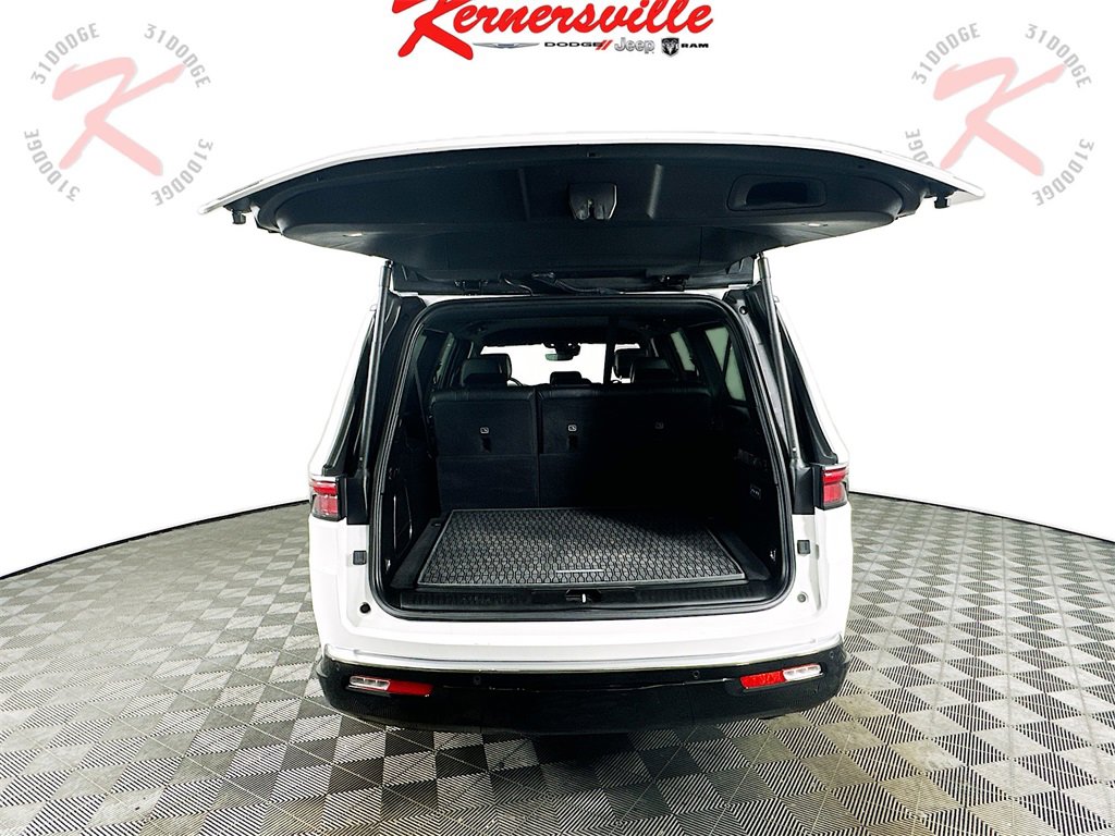 Used 2024 Jeep Wagoneer L Series II w/ Flexible Seating Group image 29