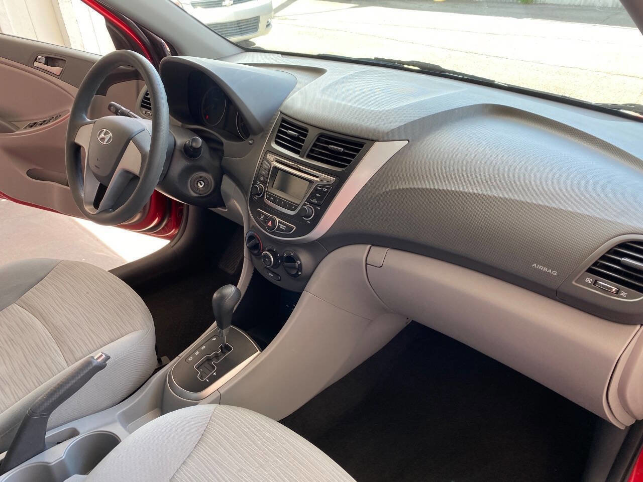 Used 2016 Hyundai Accent SE FWD image 33