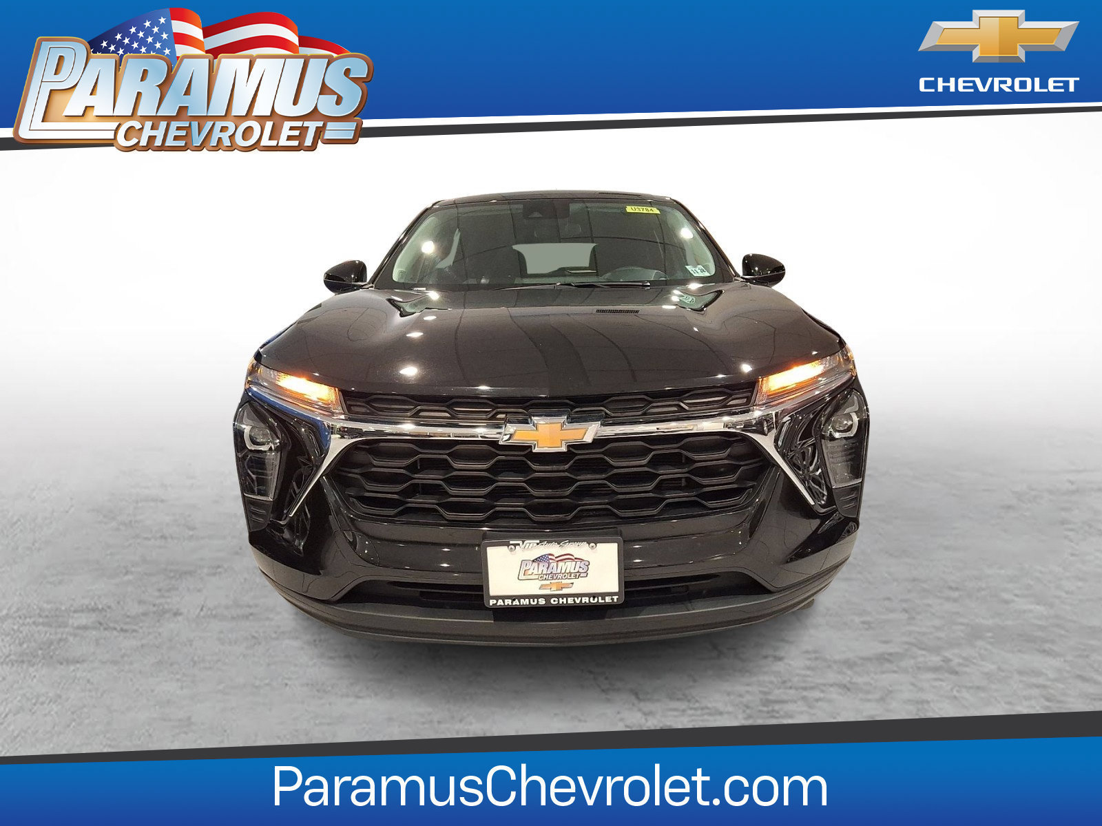 Used 2024 Chevrolet Trax LS w/ LS Convenience Package FWD image 2