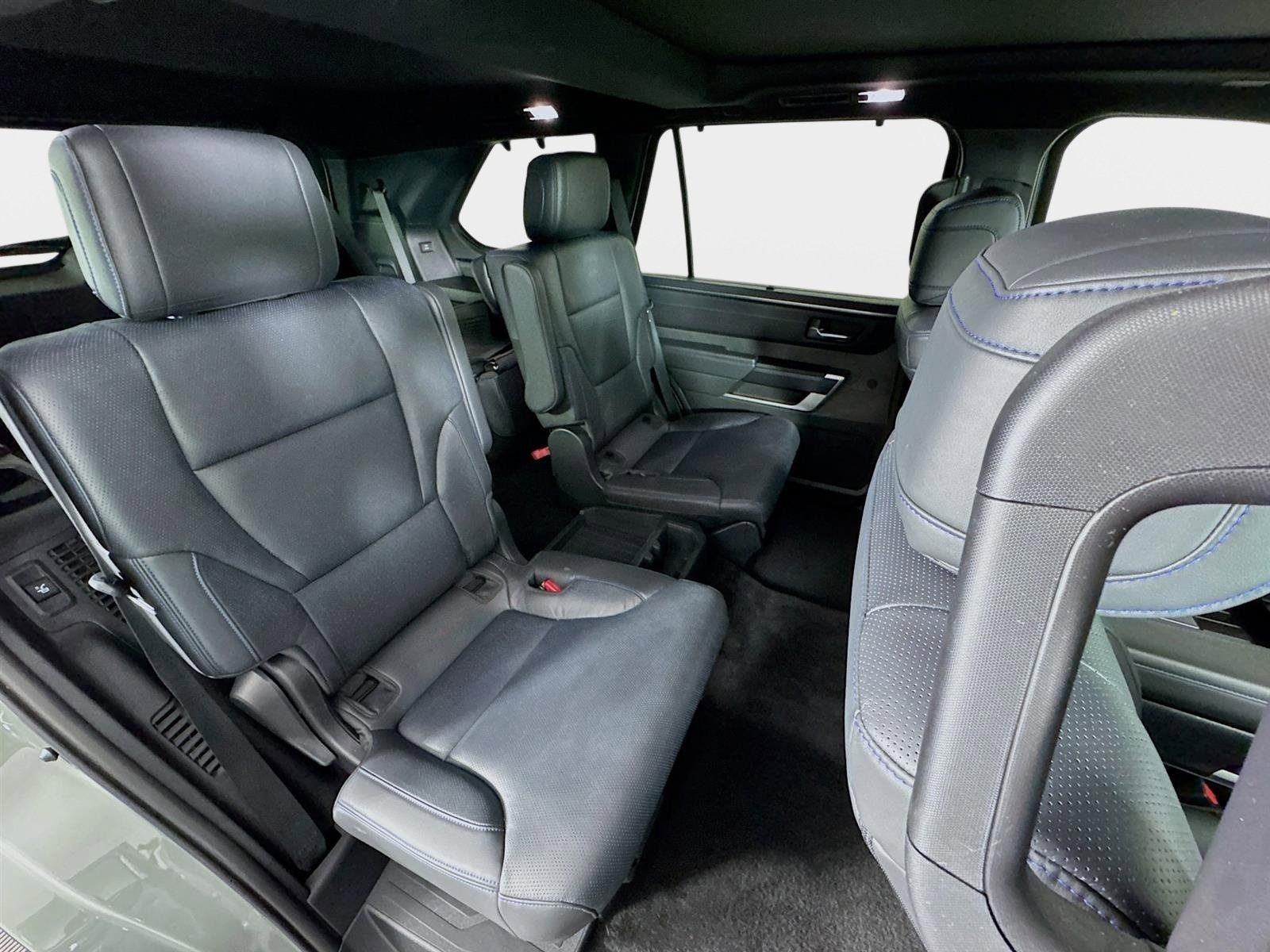 Used 2025 Toyota Sequoia Platinum AWD/4WD image 28