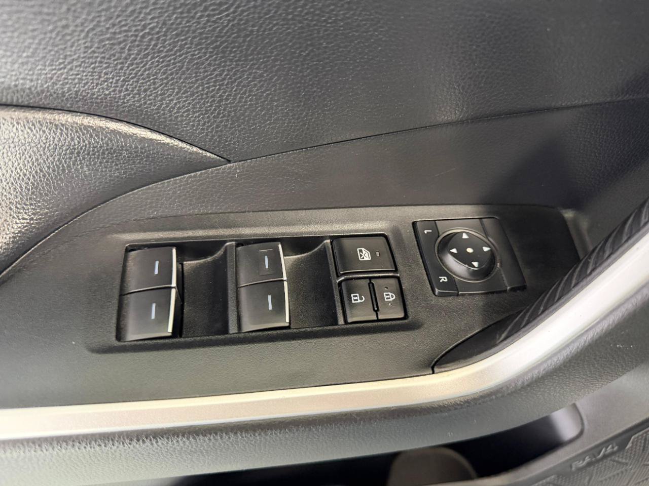 Used 2023 Toyota RAV4 XLE AWD/4WD image 13
