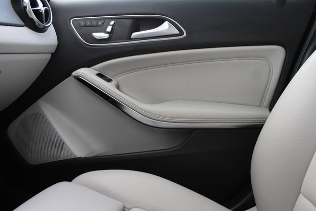 Certified 2018 Mercedes-Benz GLA 250 4MATIC image 18
