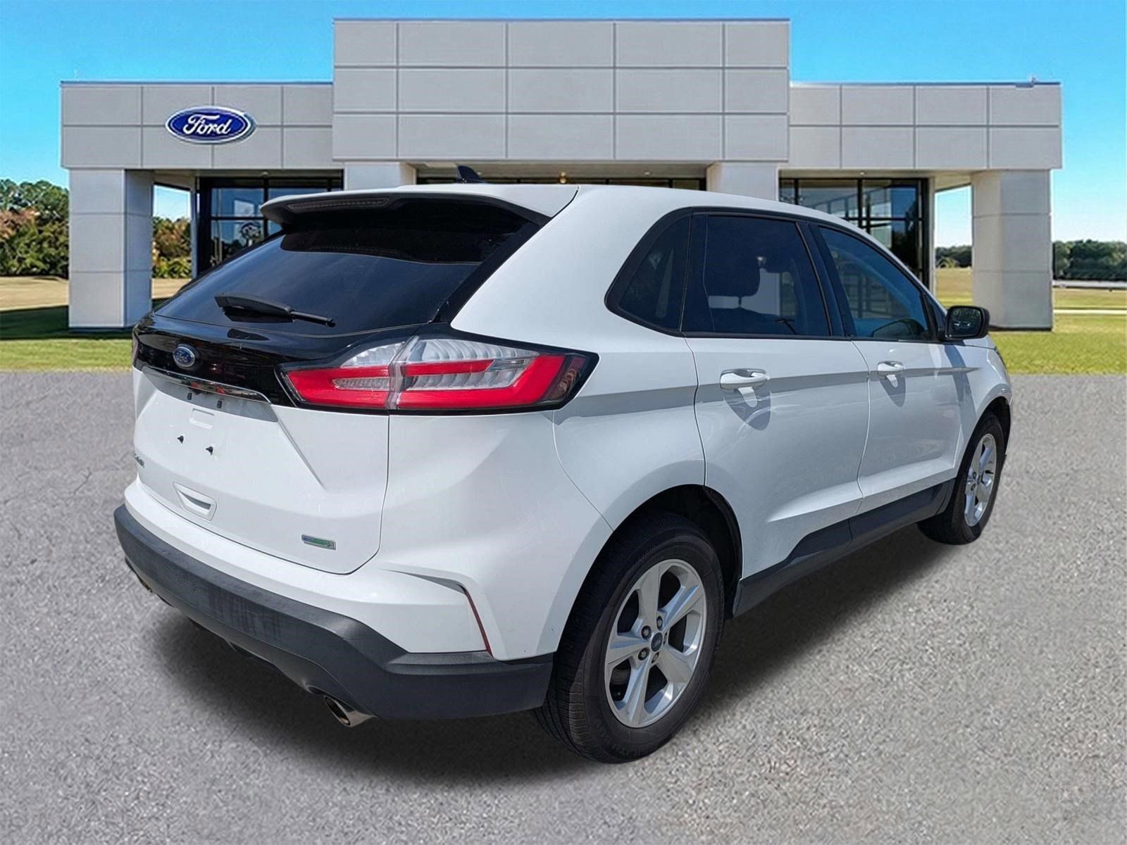 Certified 2019 Ford Edge SE FWD image 2