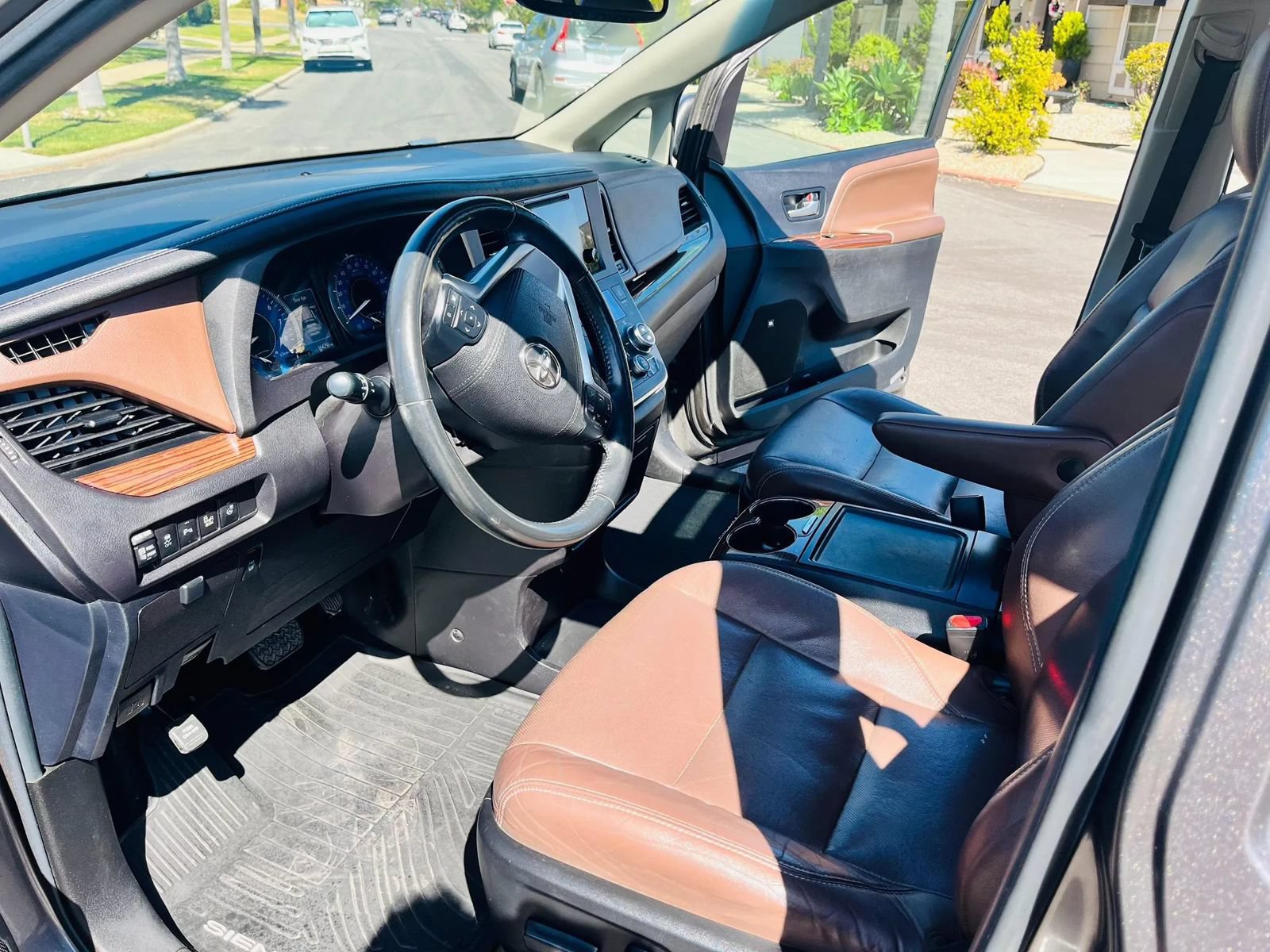 Used 2017 Toyota Sienna Limited FWD image 25