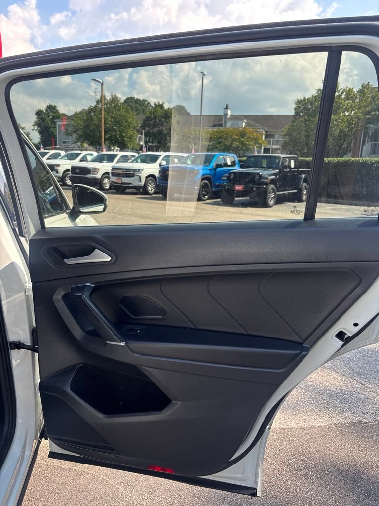 Used 2020 Volkswagen Tiguan SEL Premium R-Line w/ 3rd Row Seat Package AWD/4WD image 24