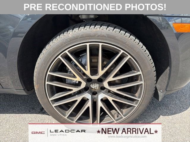 Used 2023 Porsche Macan Turbo AWD/4WD image 11