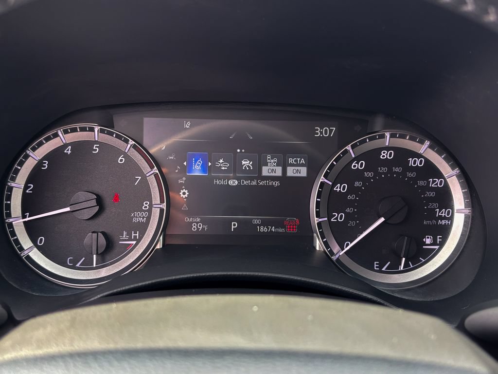 Used 2025 Toyota Highlander LE FWD image 30