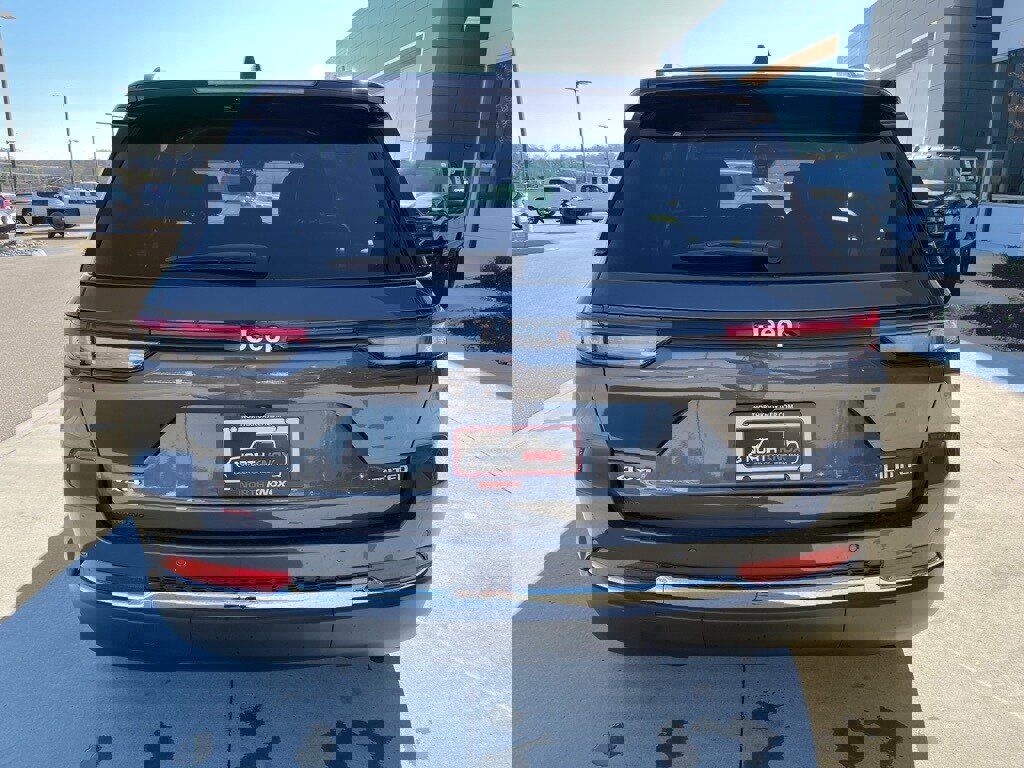 Used 2025 Jeep Grand Cherokee Limited image 18