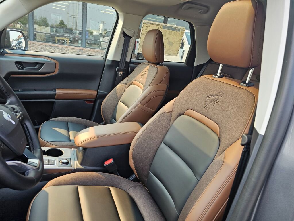 New 2025 Ford Bronco Outer Banks w/ Sasquatch Package image 13