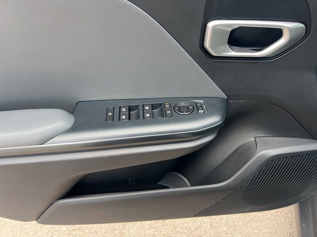 Used 2025 Kia K4 LXS image 19