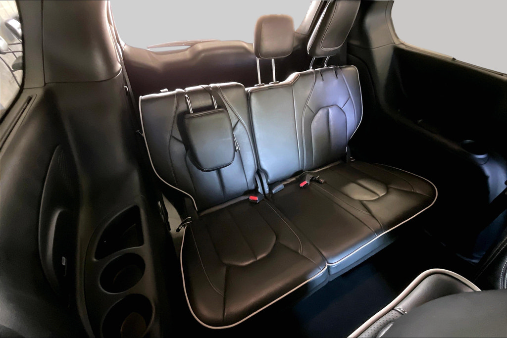 Used 2025 Chrysler Pacifica Limited FWD image 15