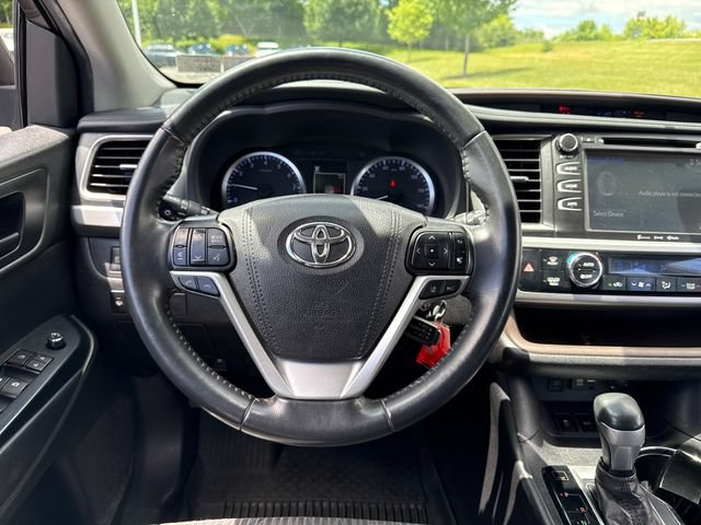 Used 2019 Toyota Highlander Plus AWD/4WD image 20