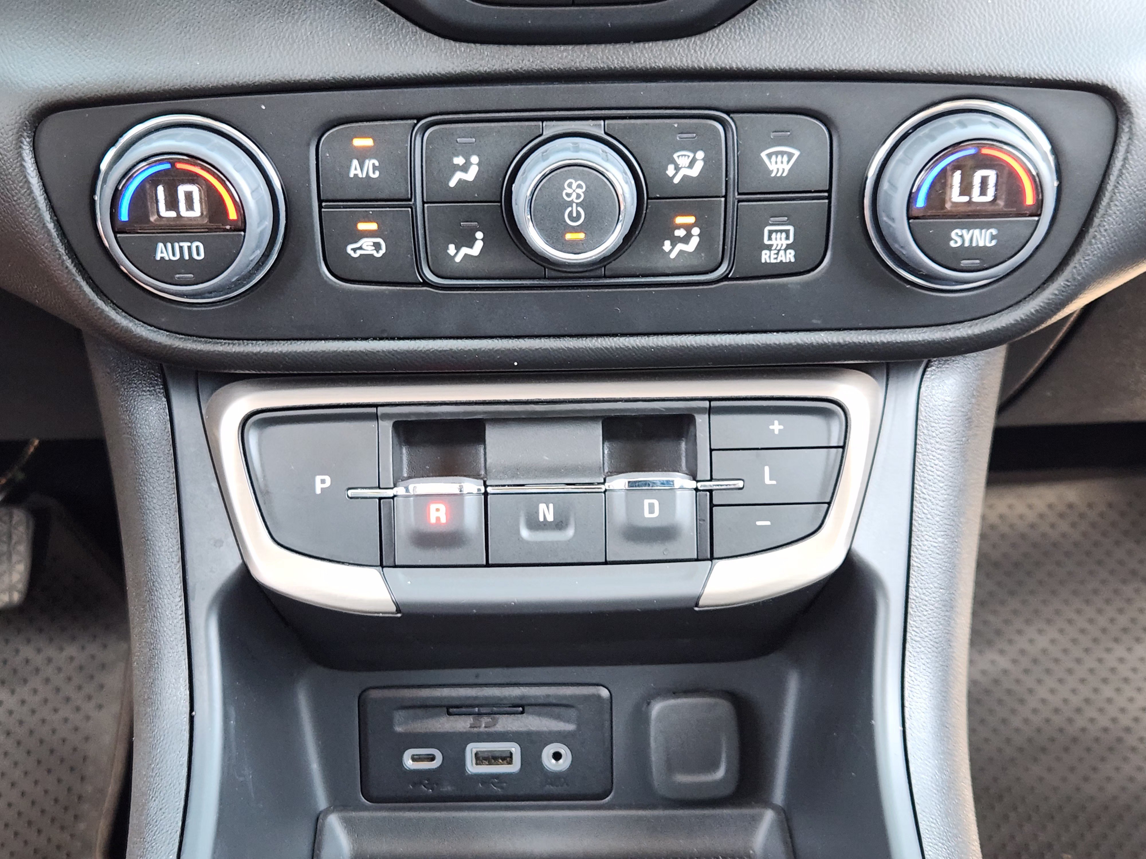 Used 2023 GMC Terrain Denali AWD/4WD image 19