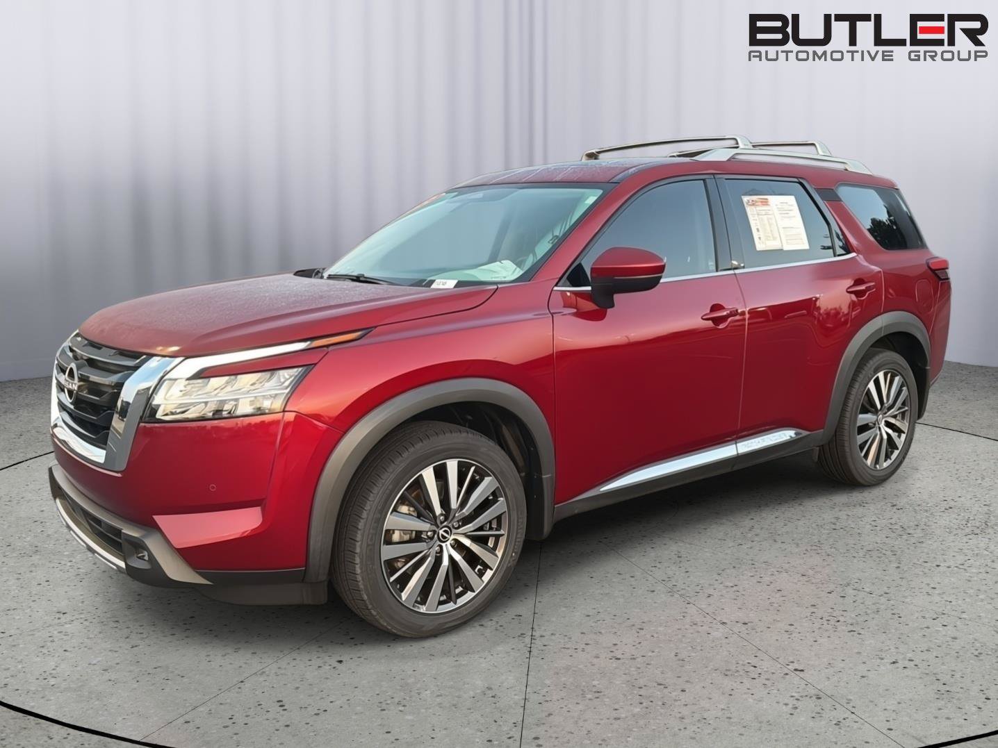 Used 2022 Nissan Pathfinder Platinum w/ Cargo Package FWD image 2