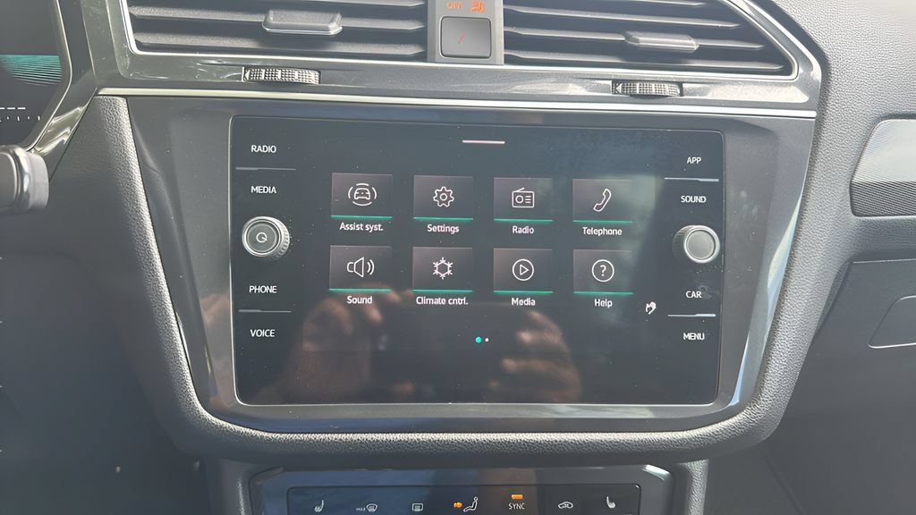 Used 2024 Volkswagen Tiguan SE R-Line FWD image 19