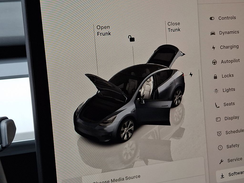 Used 2023 Tesla Model Y Long Range image 34