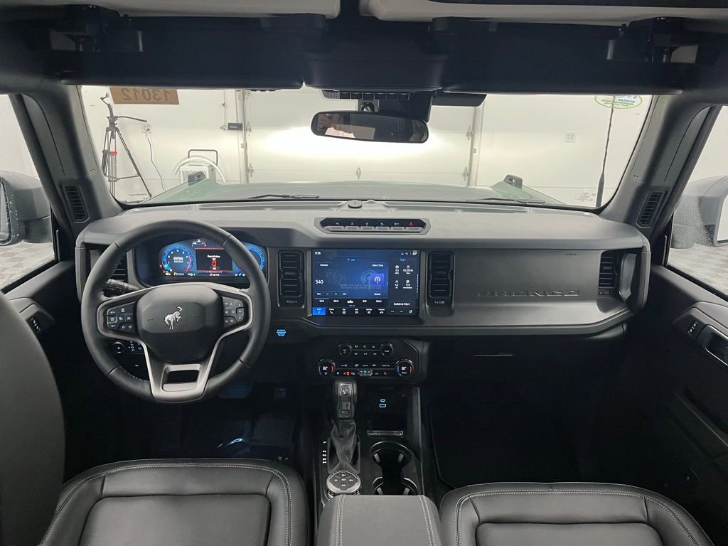 New 2025 Ford Bronco Badlands image 2