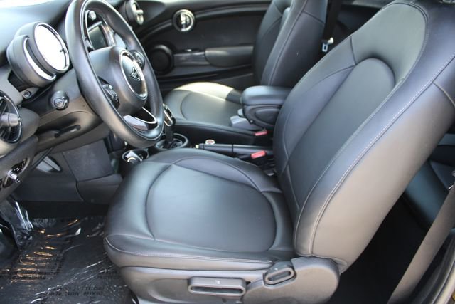 Used 2020 MINI Cooper 2-Door Hardtop FWD image 31