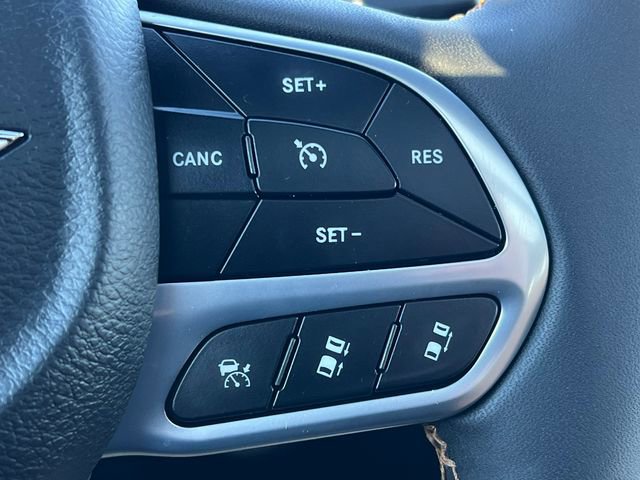 Used 2023 Chrysler Pacifica Pinnacle FWD image 24
