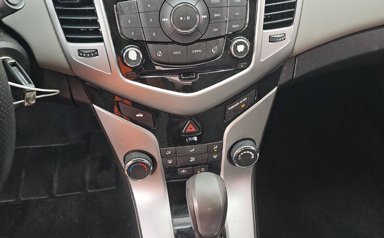Used 2015 Chevrolet Cruze LT FWD image 10