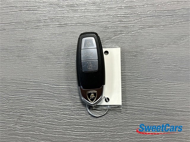 Used 2020 Lamborghini Urus Base image 56