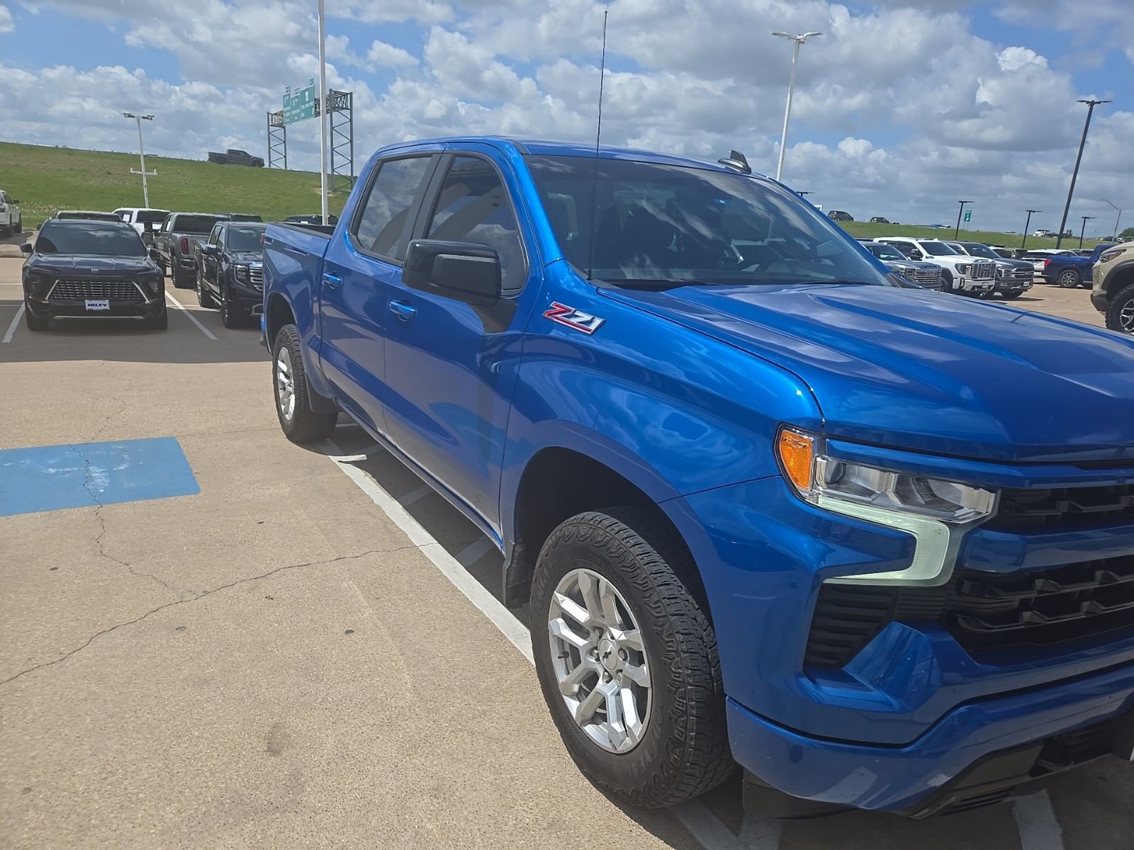 Used 2024 Chevrolet Silverado 1500 RST w/ Z71 Off-Road Package image 2