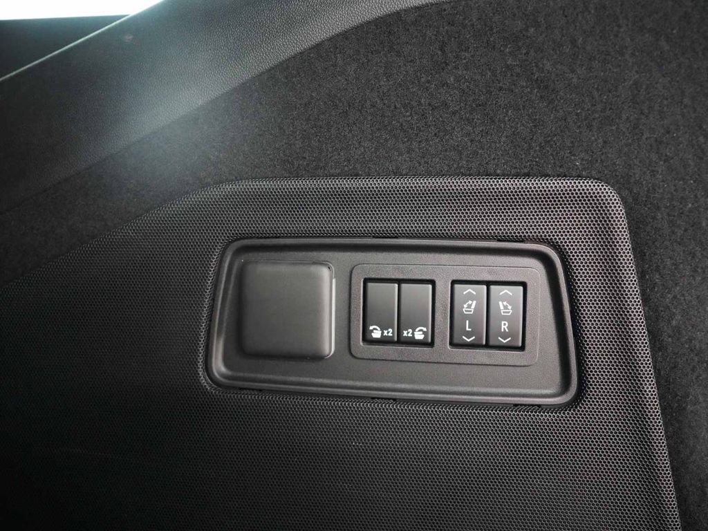 Used 2023 Cadillac Escalade ESV Sport w/ LPO, ONYX Package AWD/4WD image 47