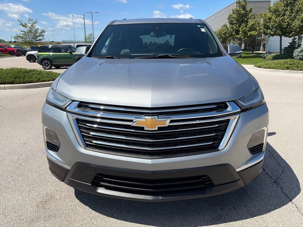 Used 2023 Chevrolet Traverse LT FWD image 2