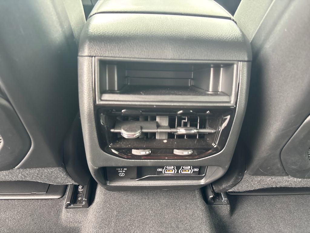 Used 2025 Jeep Grand Cherokee Laredo X w/ Luxury Tech Group I AWD/4WD image 19