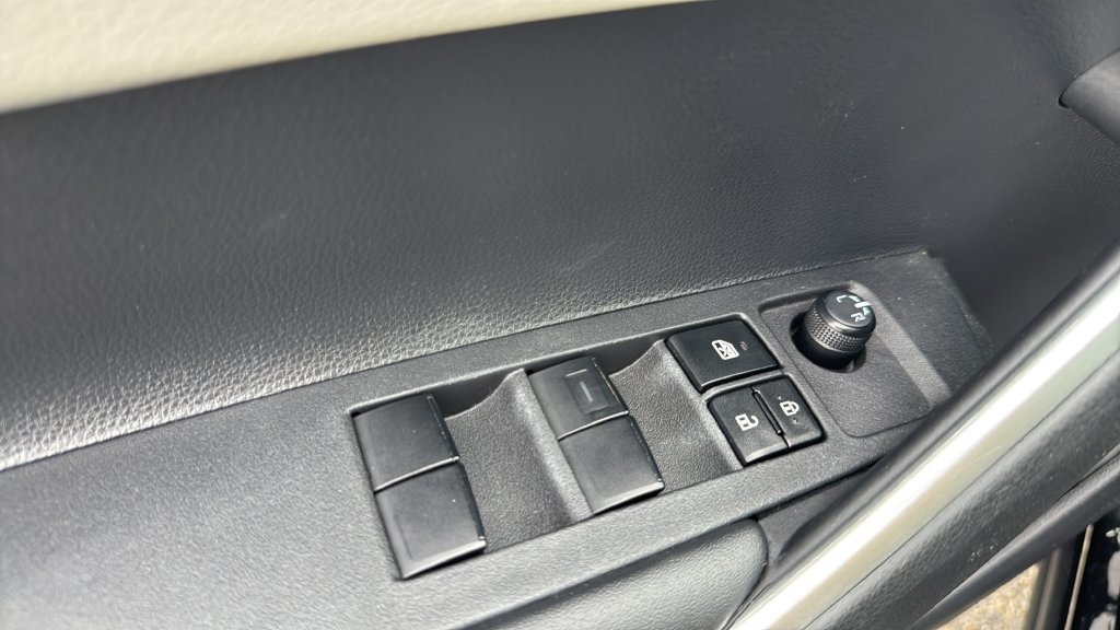 Used 2024 Toyota Corolla Cross L FWD image 31