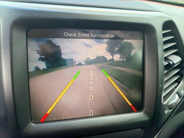 Used 2015 Jeep Cherokee Trailhawk w/ Cold Weather Group image 15